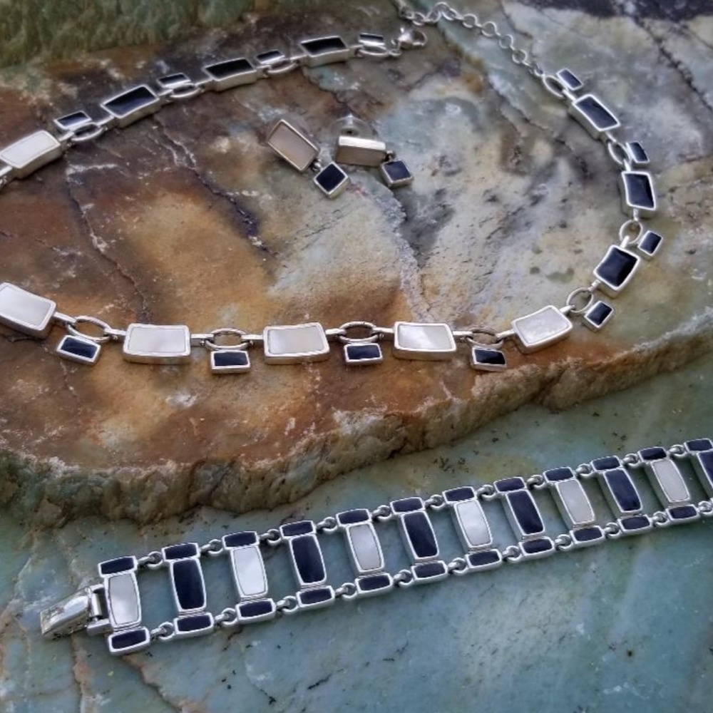 Vintage 1980s Napier Mother of Pearl & black enamel choker earrings bracelet set - Picture 8 of 10